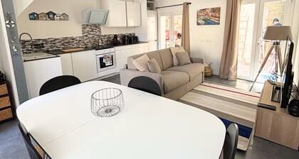 House - 5 min beach - AC - Charming town centre