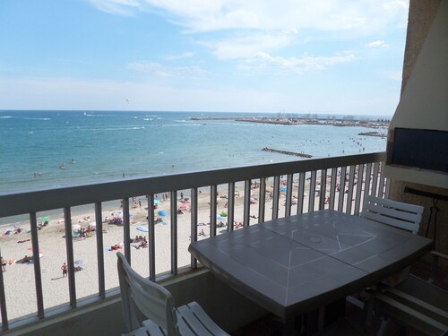 Palavas bright F2, near beach and shops, TV and wifi included