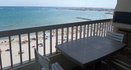 Palavas bright F2, near beach and shops, TV and wifi included