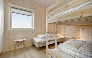 7 bedrooms, travel cot, free WiFi