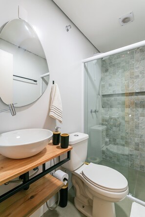 Towels, soap, toilet paper - Modern and Cozy Studio in the Center of Lagoa (Lagoa da Conceição Florianópolis)