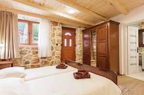 4 habitaciones, tabla de planchar con plancha y cuna de viaje