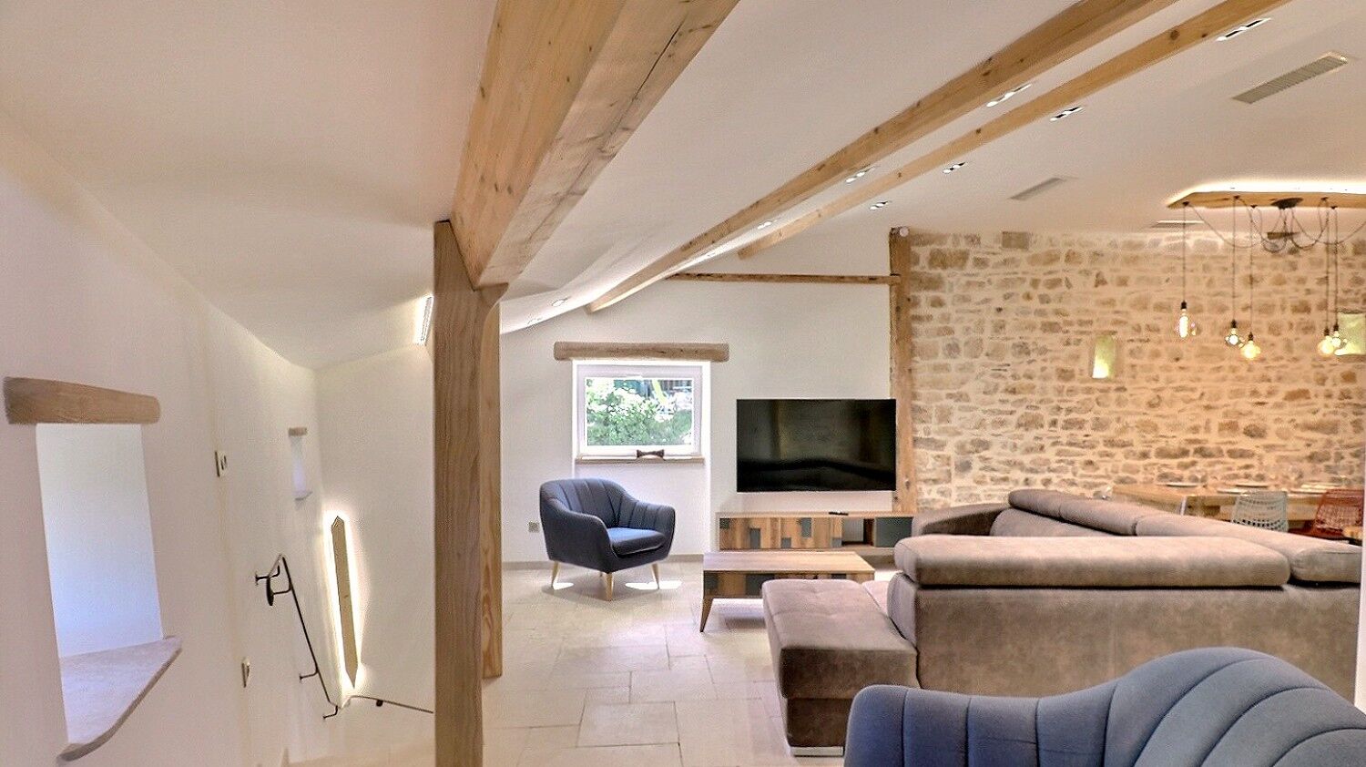 Una Smart TV, libros