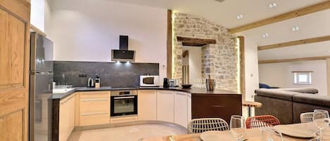Fridge, microwave, oven, stovetop