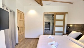 2 chambres, fer et planche à repasser, lit parapluie, Wi-Fi gratuit