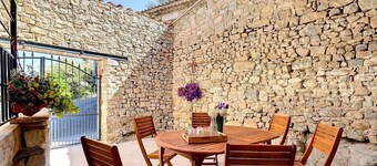 Cosy nature gite with courtyard, Southern Ardèche, sleeps 4 - Le Figuier