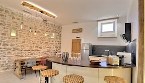 Fridge, microwave, oven, stovetop - Cosy nature gite with courtyard, Southern Ardèche, sleeps 4 - Le Figuier (Gras)