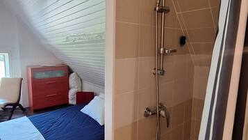 1 chambre, fer et planche Ă repasser, Wi-Fi, draps fournis