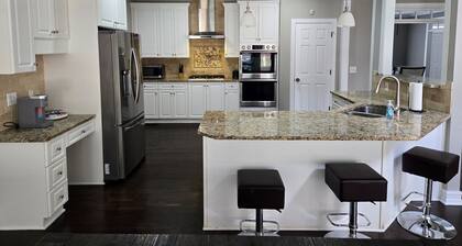 Near LakePoint! Spacious 3-Story Retreat