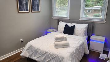 7 habitaciones, tabla de planchar con plancha y cuna de viaje