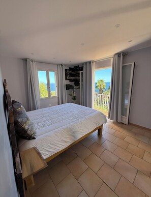 4 chambres, fer et planche à repasser