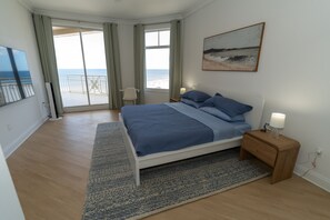 4 bedrooms, desk, iron/ironing board, travel cot