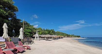 2-bedroom Beach Apartment With Pool Costambar
