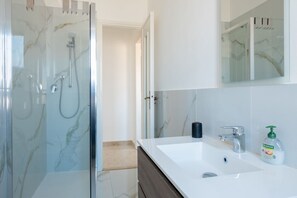 Douche, bidet