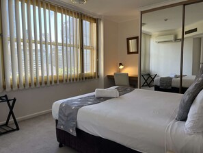 1 bedroom, desk, WiFi, bed sheets