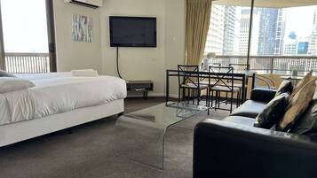 1 bedroom, desk, WiFi, bed sheets