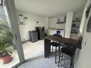 Basic Apartment | Dining - ALOJAMIENTOS LA MARTIN (Cali)
