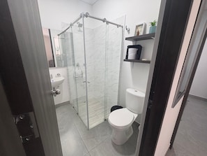 Deluxe Apartment | Bathroom - ALOJAMIENTOS LA MARTIN (Cali)