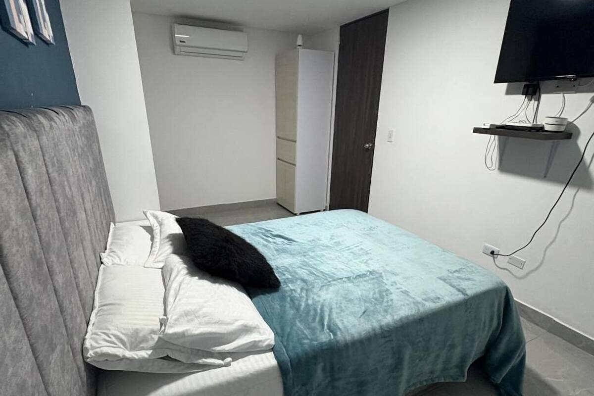 Appartement familial | Ameublement unique, bureau, espace de travail pour ordinateurs portables