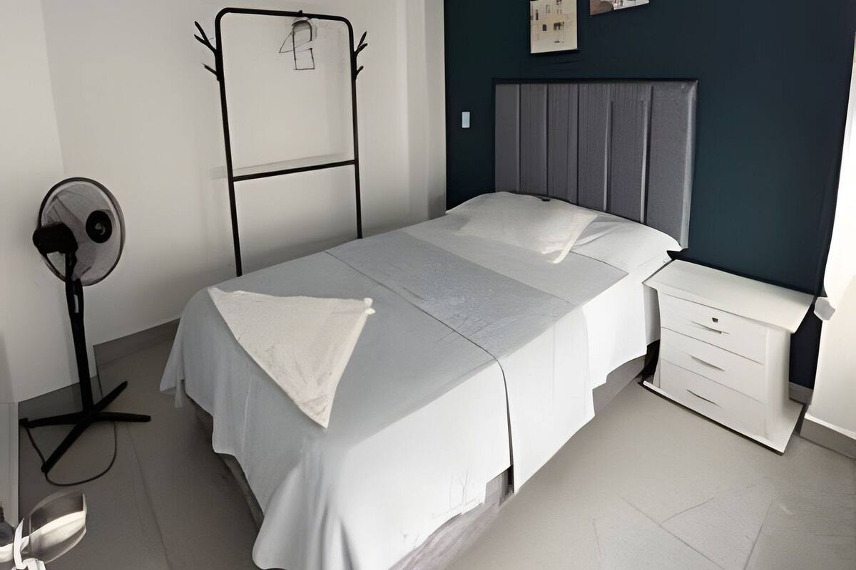 Appartement | Ameublement unique, bureau, espace de travail pour ordinateurs portables