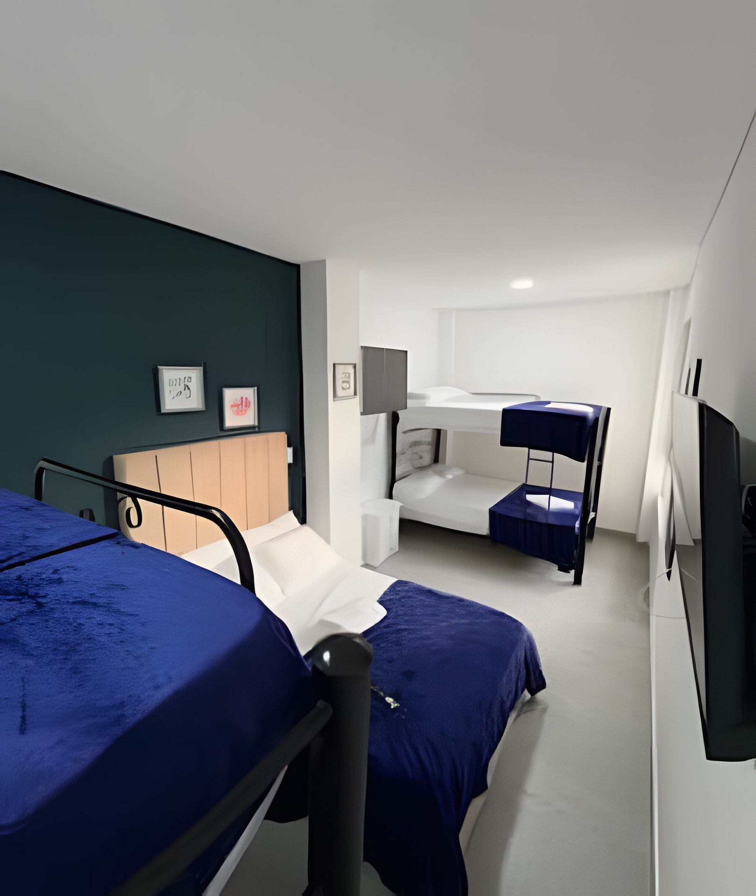 Departamento | Muebles diferentes, escritorio y espacio para trabajar con laptop 