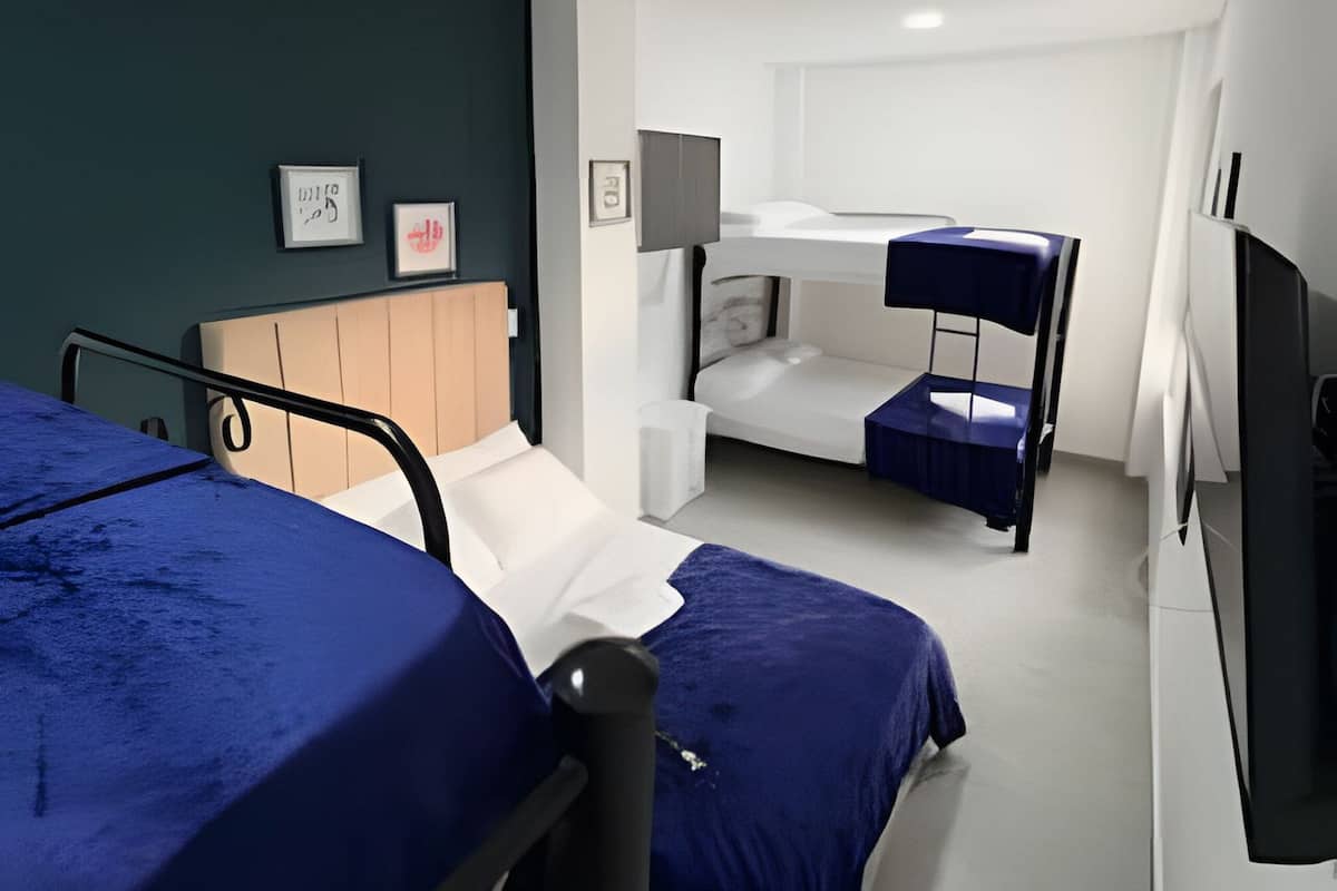 Apartamento | Mobiliario individual, escritorio, espacio para trabajar con un portátil