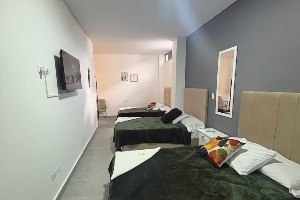 Apartamento | Mobiliario individual, escritorio, espacio para trabajar con un portátil