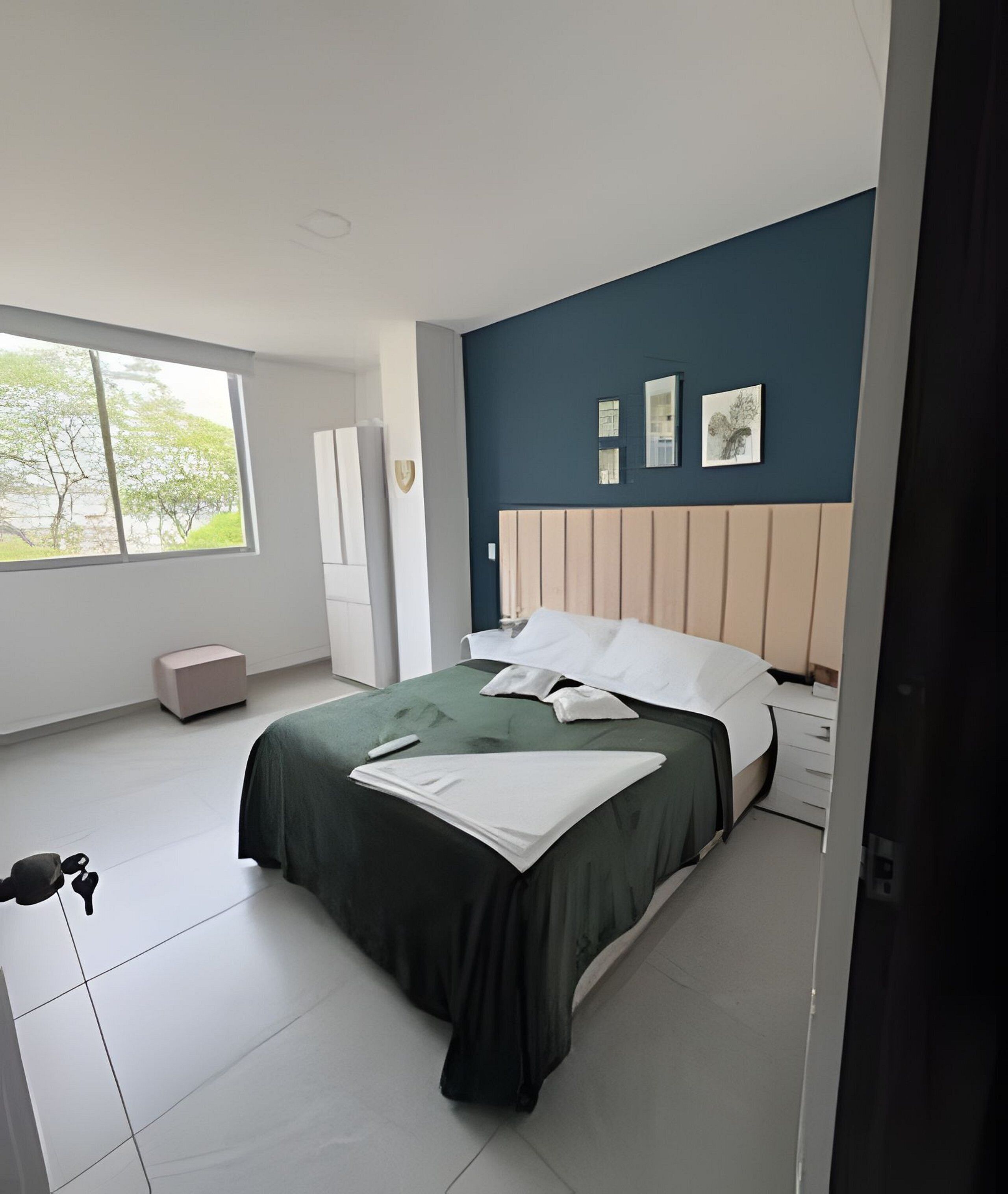 Deluxe Apartment | Individually furnished, desk, laptop workspace, free WiFi