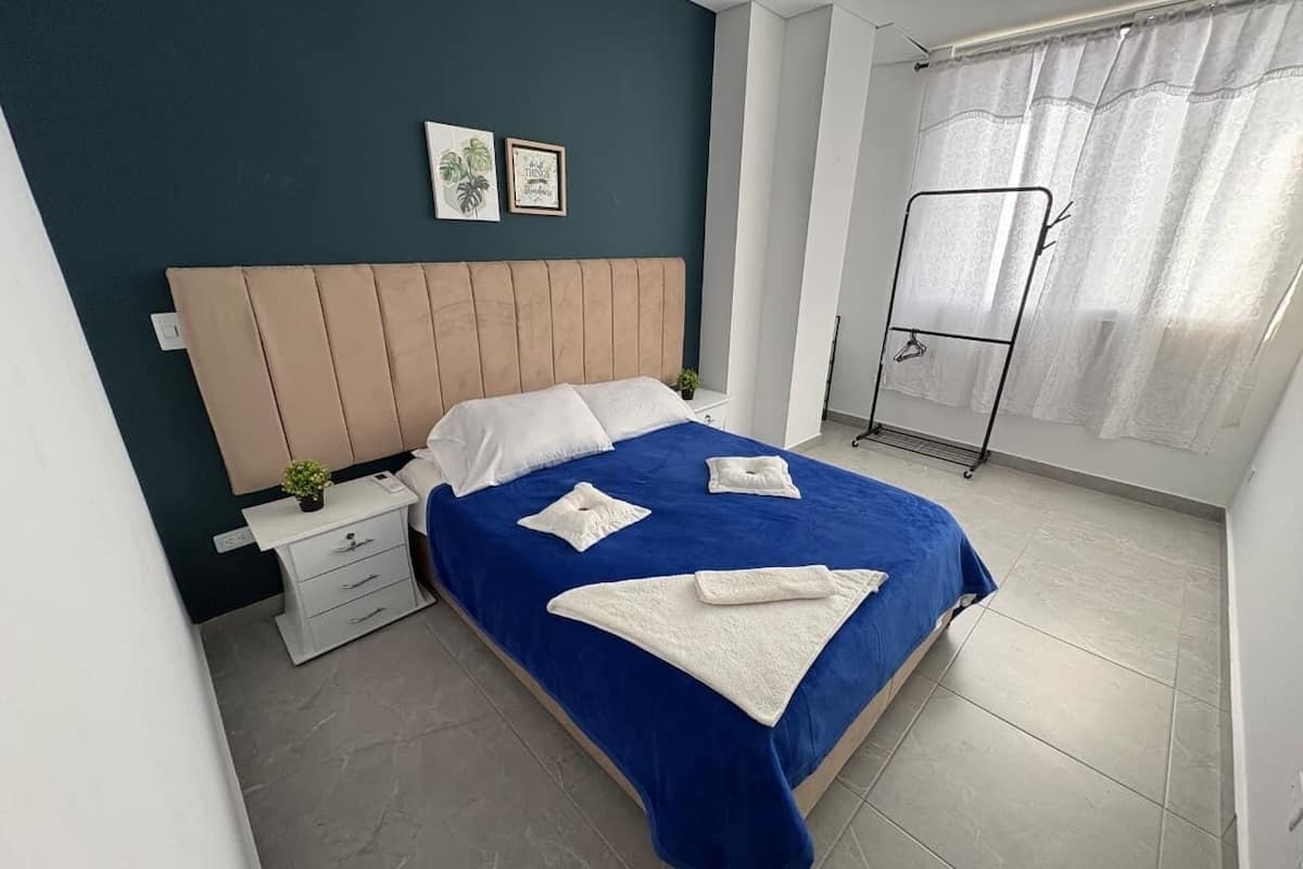 Deluxe Apartment | Desk, laptop workspace, WiFi (free), individually furnished