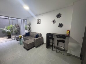 Apartment | Living area | TV, heated floors - ALOJAMIENTOS LA MARTIN (Cali)