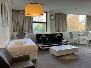 Télévision, chaîne hi-fi