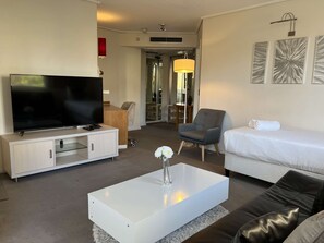 1 bedroom, desk, WiFi, bed sheets