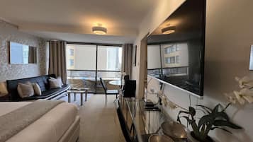 1 bedroom, desk, WiFi, bed sheets