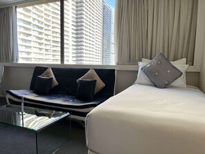 1 quarto, escrivaninha, Wi-Fi, roupa de cama