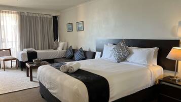 1 bedroom, desk, WiFi, bed sheets