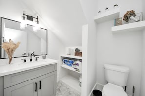 Doccia, asciugacapelli, asciugamani, sapone