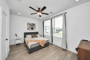 3 bedrooms, iron/ironing board, WiFi, bed sheets