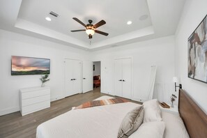 3 室のベッドルーム、アイロン / アイロン台、WiFi、ベッドシーツ