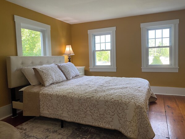 4 bedrooms, desk, iron/ironing board, WiFi