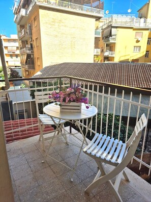 Outdoor dining - AURA STATION CIAMPINO (Ciampino)