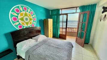 9 bedrooms, WiFi, bed sheets