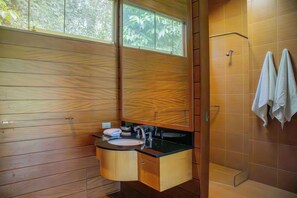 House, 5 Bedrooms | Bathroom