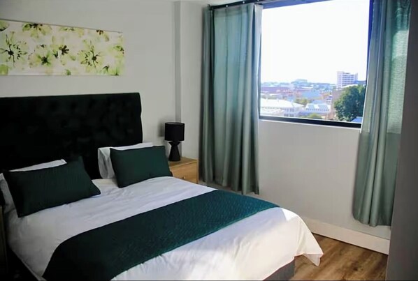 2 chambres, fer et planche à repasser, Wi-Fi, draps fournis