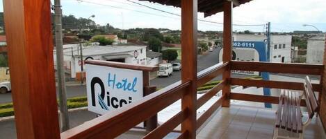 Deluxe driepersoonskamer | Terras