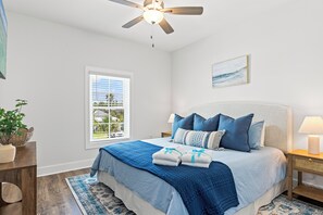 บ้านพัก, หลายเตียง, ลานระเบียง, วิวสวน (19891 Charlie Claude Dr) | 6 ห้องนอน, ห้องพักตกแต่งอย่างมีเอกลักษณ์, ตกแต่งพิเศษโดยเฉพาะ, โต๊ะทำงาน