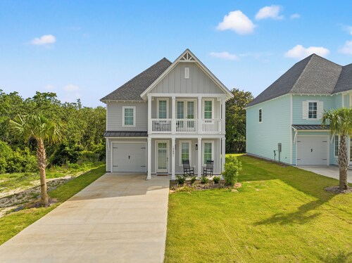 Spacious 6BR Beach Home Sleeps 15 Relax & Reconnect at Coastal Breeze