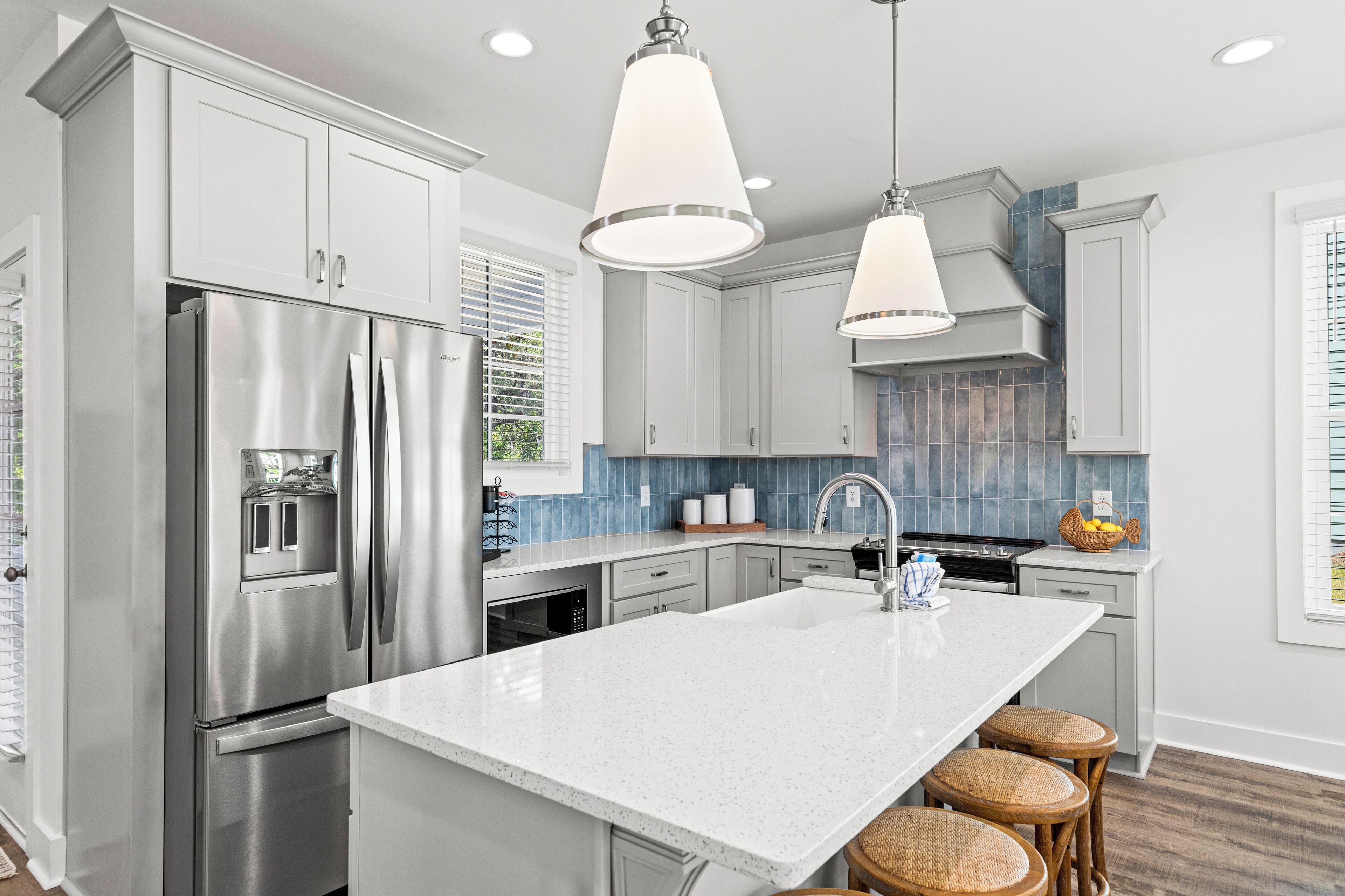 منزل - عدة أسرّة - برواق - منظر للحديقة (19891 Charlie Claude Dr) | مطبخ خاص | ثلاجة، ميكروويف، فرن، موقد طهي مسطح