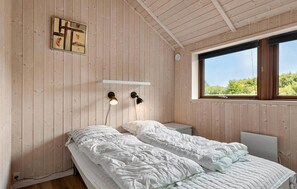3 bedrooms, travel crib, free WiFi - Pet friendly home in Sydals with sauna (Sydals)