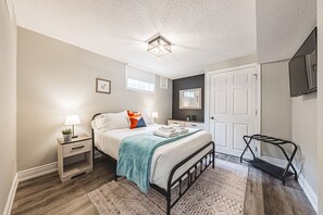1 chambre, bureau, fer et planche à repasser, Wi-Fi gratuit