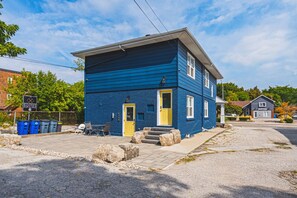 Exterior - 10 min walk to DT, stylish, free parking | IOB3 (Burlington)